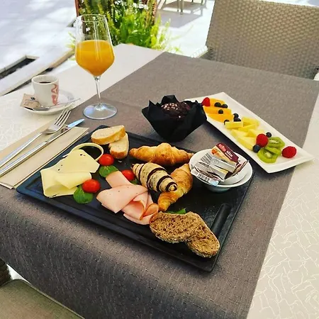 Center Luxury 1 לינה וארוחת בוקר