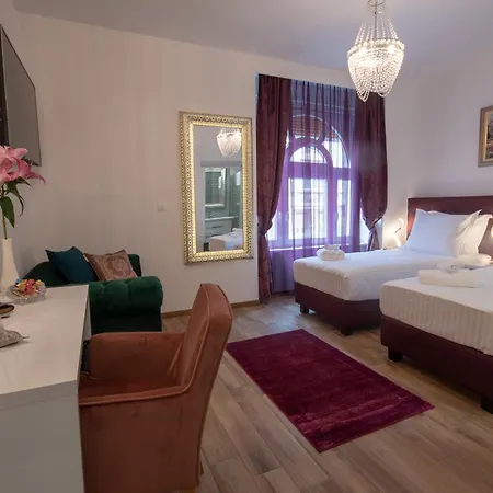 לינה וארוחת בוקר Center Luxury 1 ספליט