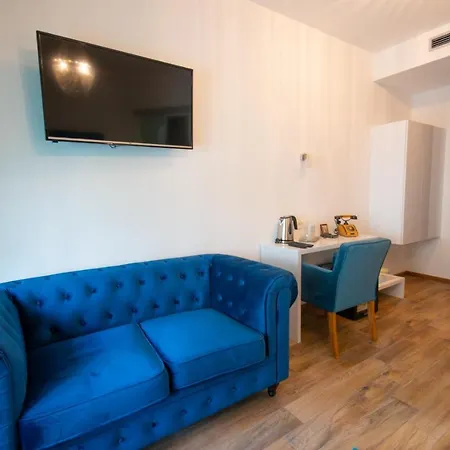לינה וארוחת בוקר Center Luxury 1