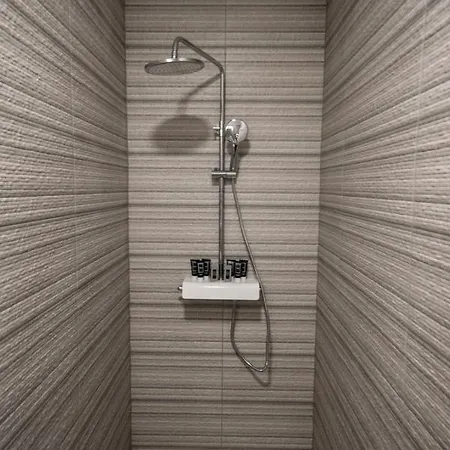 לינה וארוחת בוקר Center Luxury 1 4*