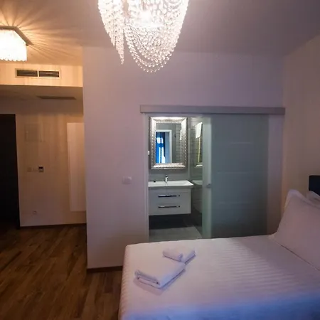 לינה וארוחת בוקר Center Luxury 1 ספליט