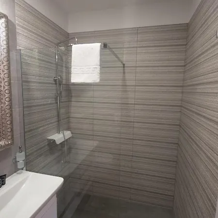 לינה וארוחת בוקר Center Luxury 1 ספליט