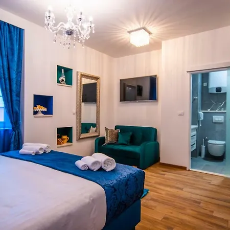 Center Luxury Rooms 1 Bed & Breakfast 4*